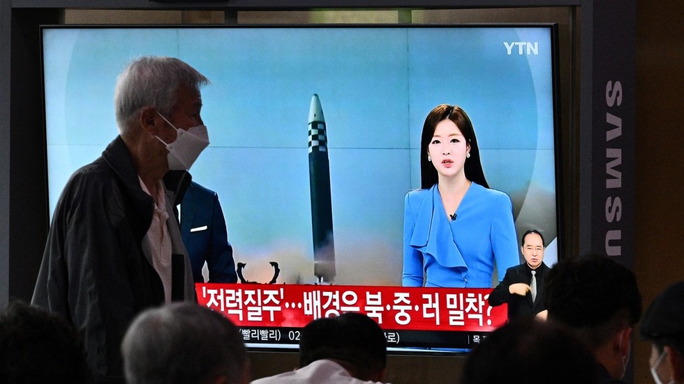 Coreia do Norte testa míssil balístico – Seul — RT World News