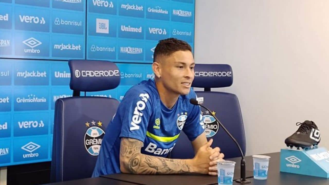 Diogo Barbosa faz autocrítica com a camisa do Grêmio: “Fui muito abaixo”