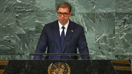 EUA e UE exigem explicações da Sérvia