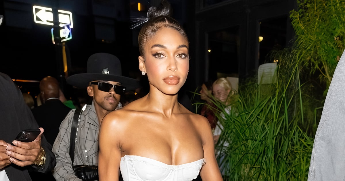 Espartilho e calça de penas de Lori Harvey na Vogue World