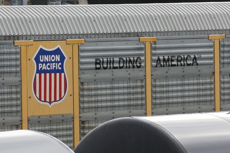 Greve no setor ferroviário dos EUA foi afastada, diz Departamento do Trabalho Por Investing.com