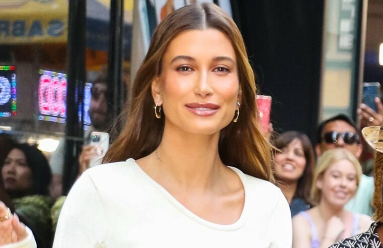 Hailey Bieber usa vestido de noiva em anúncios da Tiffany & Co.