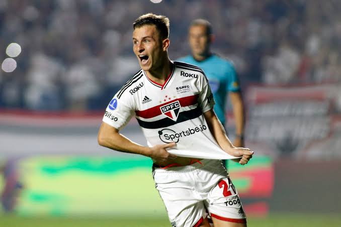 Jogador do São Paulo não pipocou e pediu para cobrar pênalti contra o Atlético-GO 