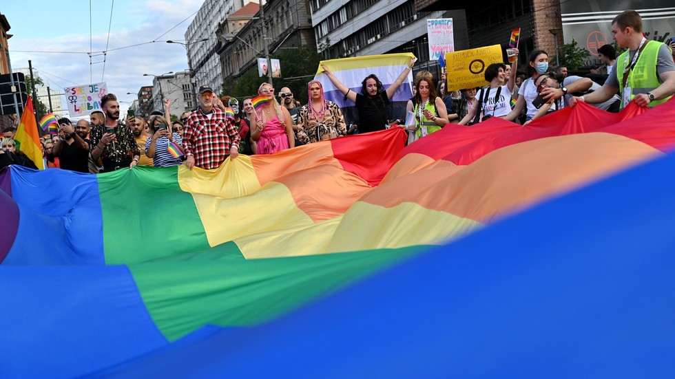 Líder sérvio explica por que evento LGBTQ deve ser cancelado — RT World News