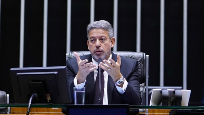 PP e União Brasil negociam fusão para criar maior bancada da Câmara