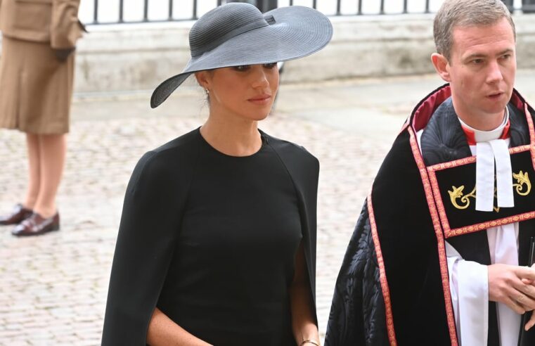 Look fúnebre de Meghan Markle homenageia a rainha Elizabeth II