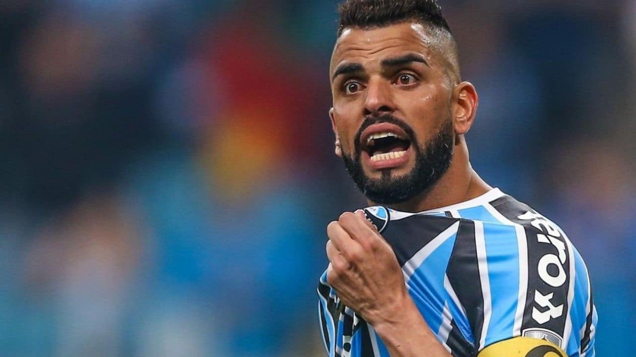 Maicon revela mágoa com diretoria do Grêmio e cita nomes: “Nenhum me ligou”