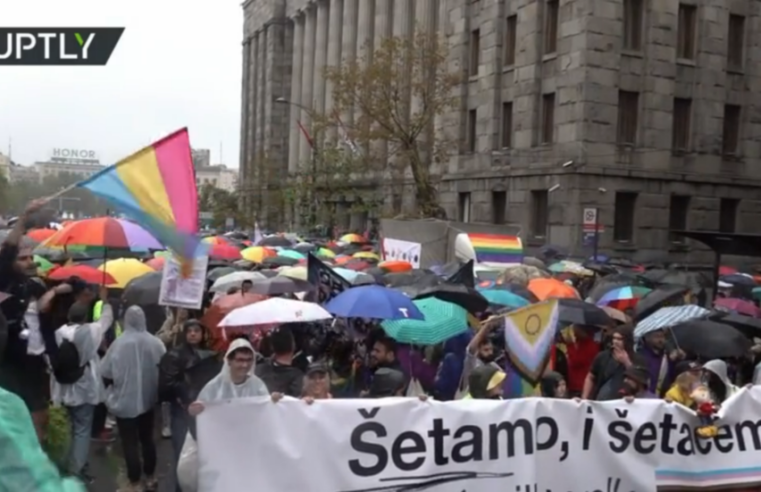 Marcha LGBTQ controversa avança na Sérvia — RT World News