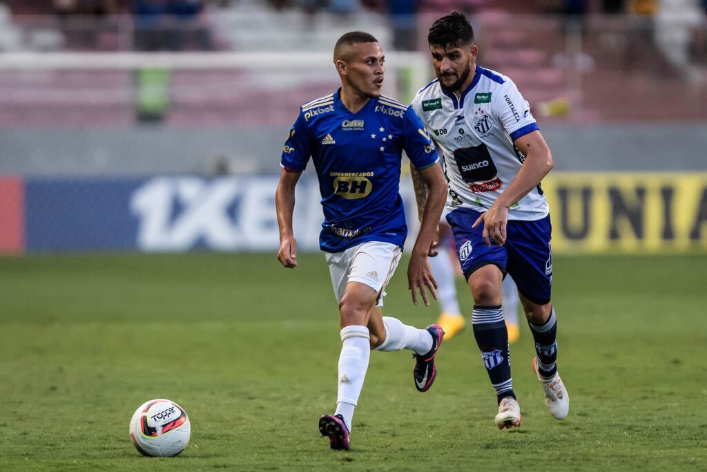 Qual é o salário do meia João Paulo no Cruzeiro?