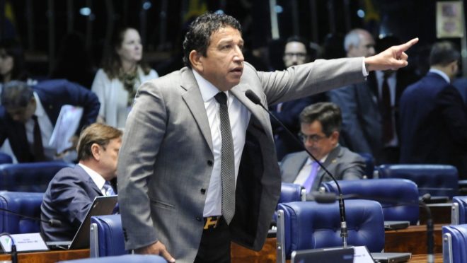 STF forma maioria para tornar ex-senador Magno Malta réu por calúnia contra Barroso