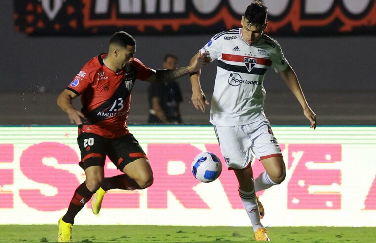 São Paulo é derrotado pelo Atlético-GO e sai atrás na busca por uma vaga na final da Sul-Americana – Arquibancada Tricolor