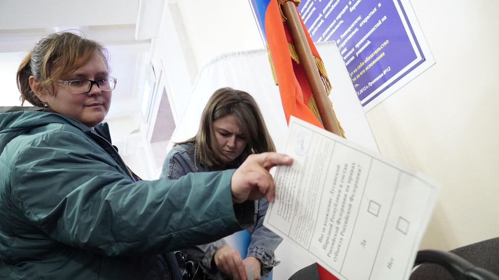 Sérvia revela posição sobre referendos de adesão da Rússia — RT World News