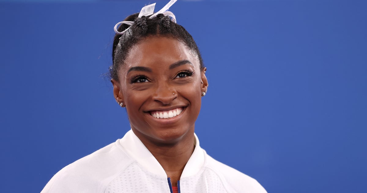 Simone Biles usa top cropped e shorts jeans na Cidade do México