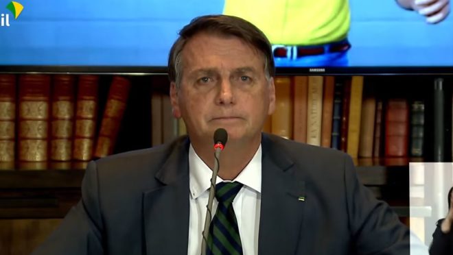 TSE proíbe Bolsonaro de fazer lives eleitorais em residência oficial