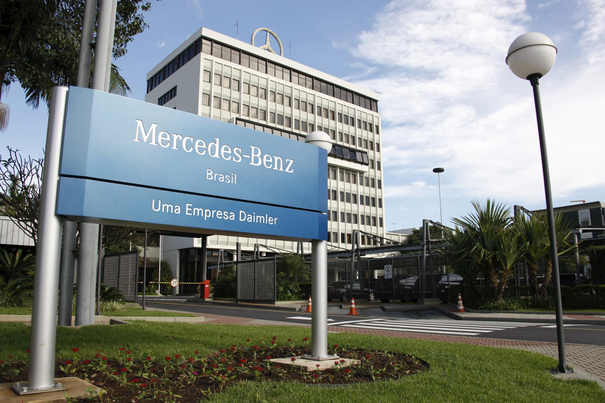 Terceirização em fábrica da Mercedes-Benz gera a demissão de 3,6 mil