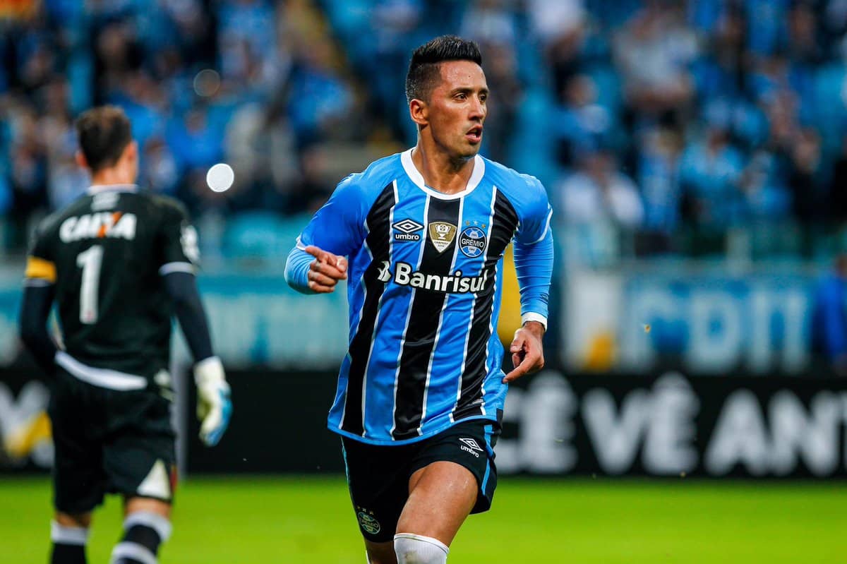 Tricampeão da América com o Grêmio anuncia aposentadoria