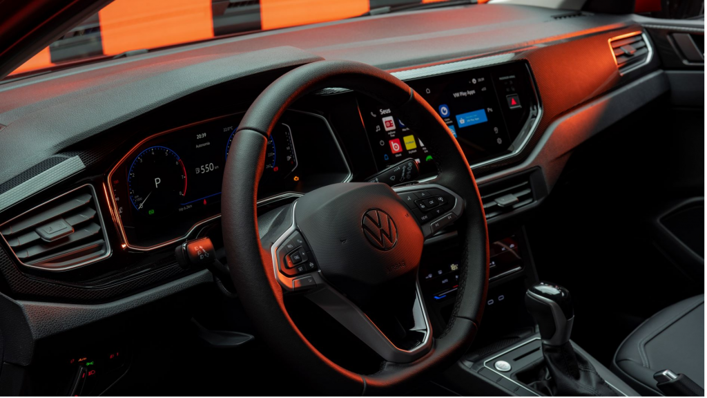 O hatch VW Polo 2023 acaba de ser lançado.  O carro tem preços mais acessíveis e bom conjunto de equipamentos