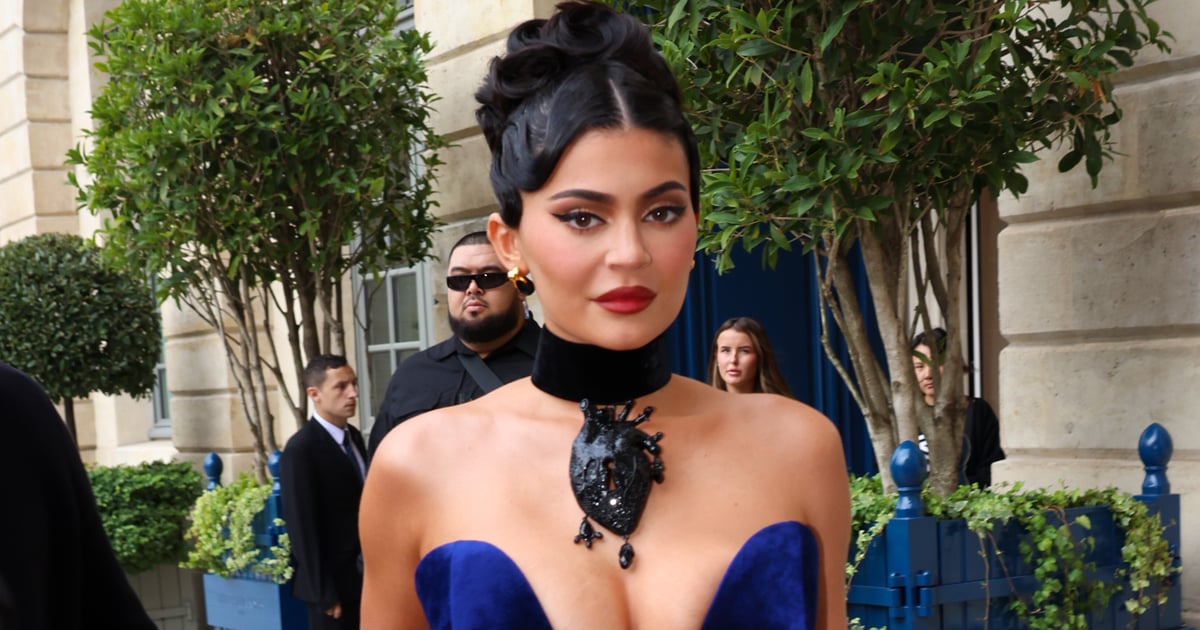 Vestido azul Schiaparelli de Kylie Jenner na Paris Fashion Week