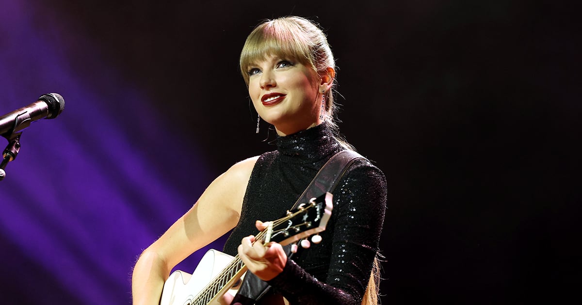 Vestido de lantejoulas de Taylor Swift no Nashville Songwriter Awards