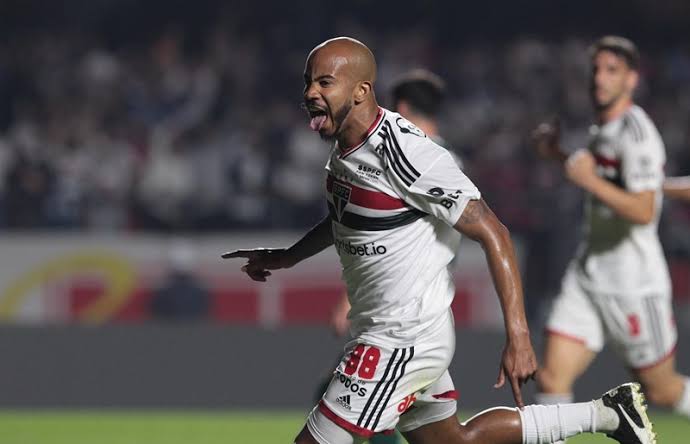 Vídeo: De novo dele! Patrick enlouquece a torcida do São Paulo no Morumbi 