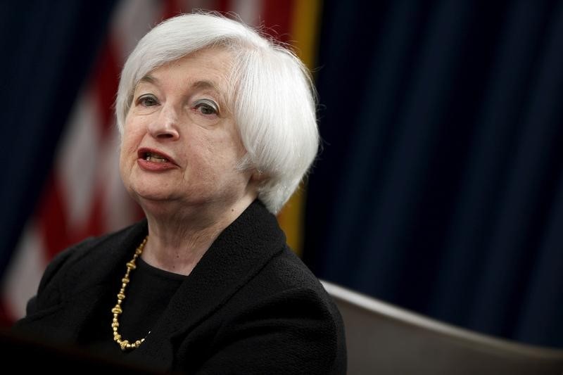 Yellen diz que “certamente” planeja permanecer como secretária do Tesouro dos EUA Por Reuters