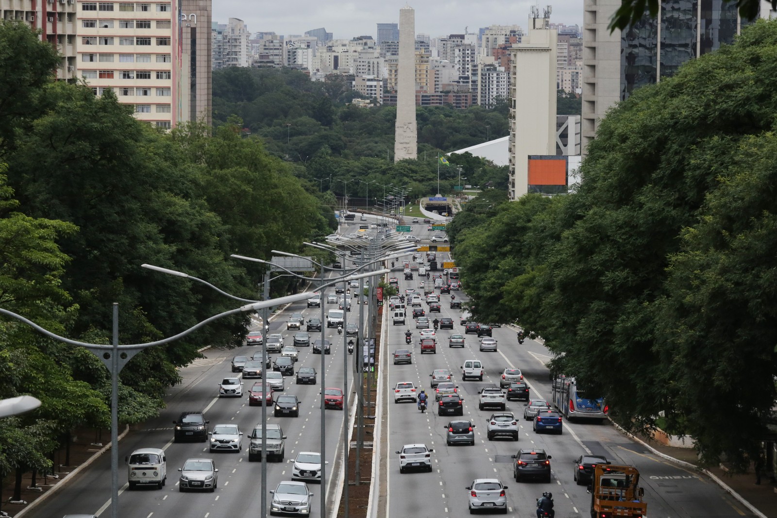 no trânsito para mudanças (02) em São PauloSP)