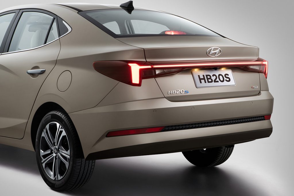 Confira os detalhes do novo Hyundai HB20S 2023, bem como os aspectos positivos e que deixa a desejar no sedã compacto