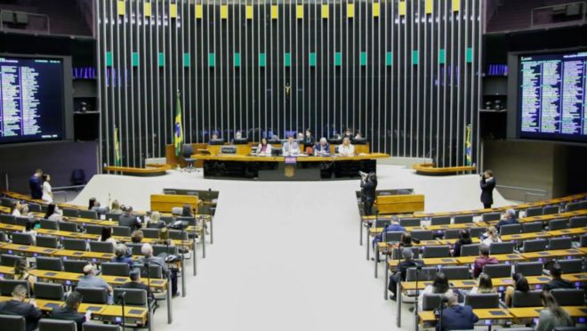 Câmara dos Deputados tem renovação de 39%, 202 novos parlamentares