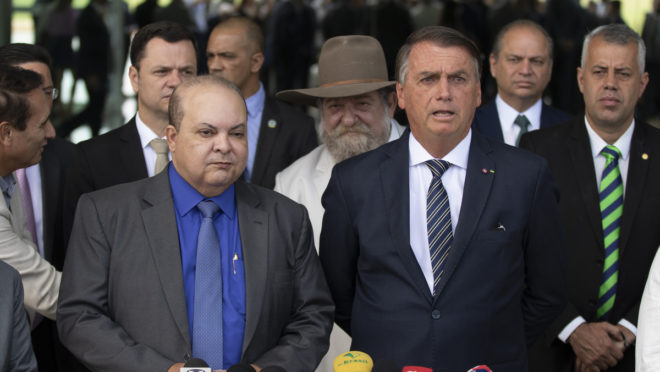 Estratégias de Bolsonaro no segundo turno incluem 13º do Auxílio Brasil