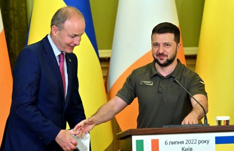 Políticos irlandeses estão ‘amando’ a guerra na Ucrânia – MEP – RT World News