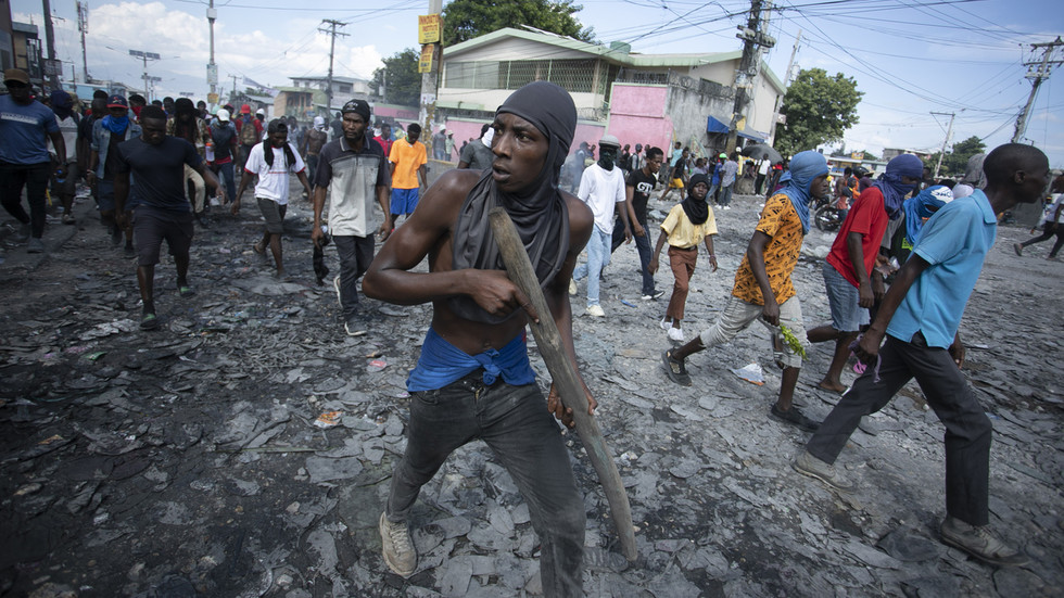 Haiti pede que tropas estrangeiras acabem com distúrbios — RT World News