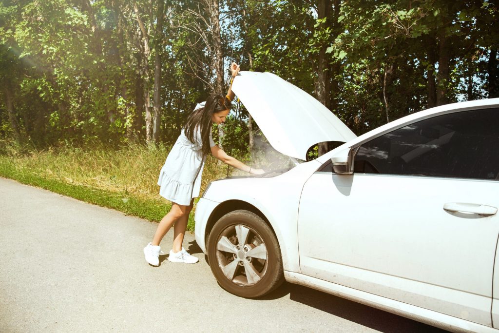 Veja como o ato de fazer o carro pegar no tranco pode ser prejudicial aos demais sistemas do veículo