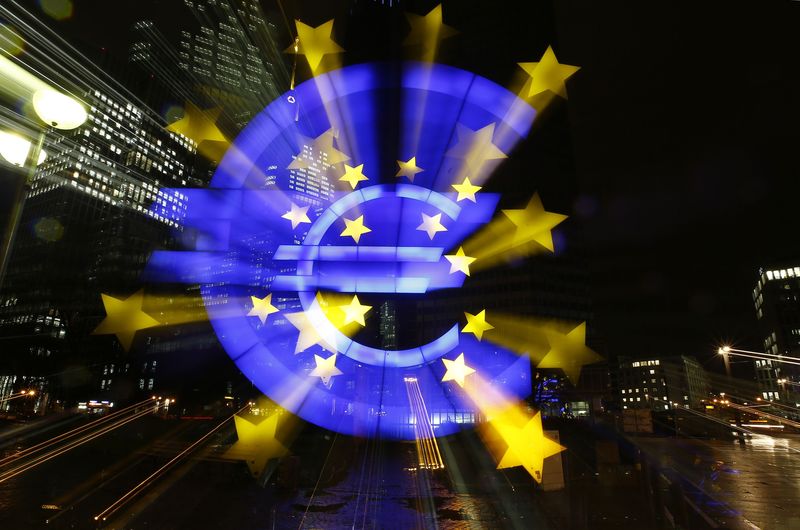UE mira planos fiscais plurianuais com inclusão de investimento e reformas, diz Gentiloni Por Reuters