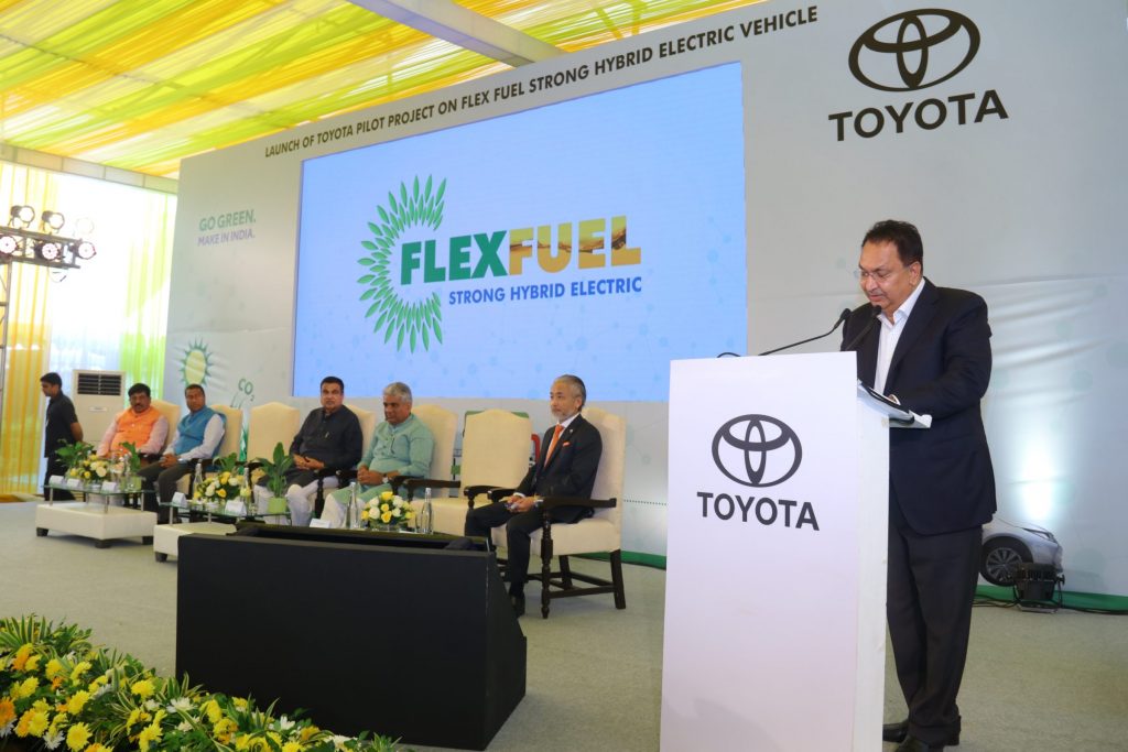 A tecnologia híbrida flex desenvolvida pela Toyota e usada no Corolla foi apresentada na Índia como parte do projeto descarbonização