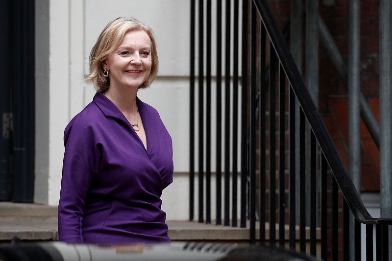 Premiê britânica Liz Truss demite ministro das Finanças Por Reuters