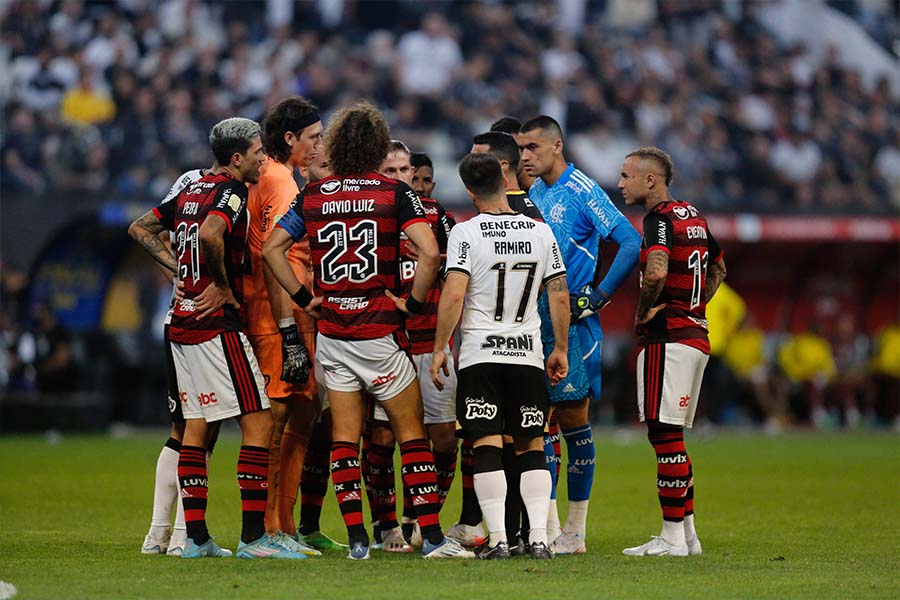 Primeiro jogo entre Flamengo x Corinthians foi marcado por polêmicas de arbitragem. (Foto: Reprodução)