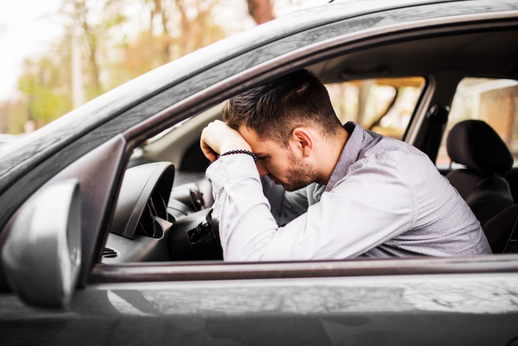 Motoristas com CNH vencida entre novembro e dezembro de 2021 até o fim de outubro para renovar o documento