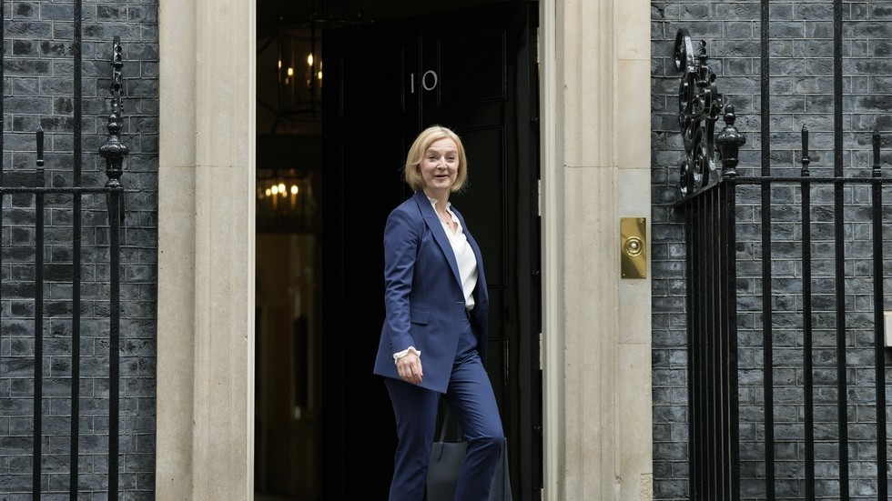 Deputados britânicos exigem renúncia de Liz Truss — RT World News