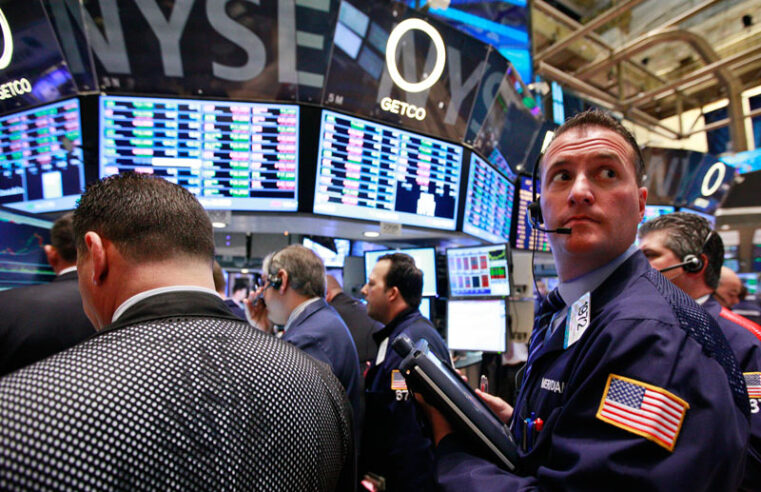 Wall St sobe após resultados do BofA e reversão na política fiscal do Reino Unido Por Reuters