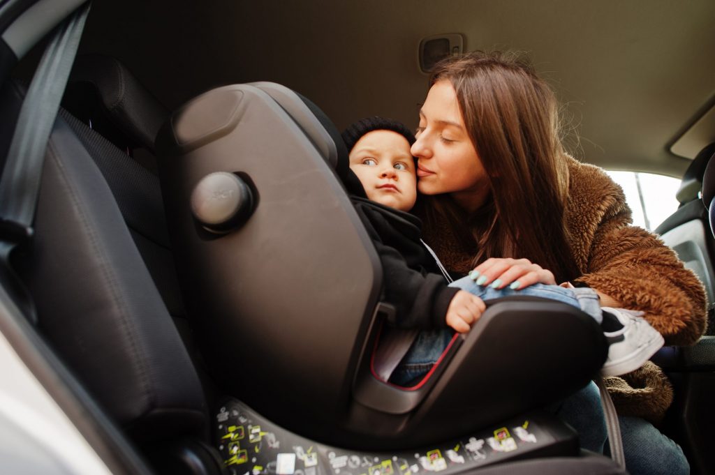 Confira todos os detalhes sobre o uso da cadeirinha infantil no carro