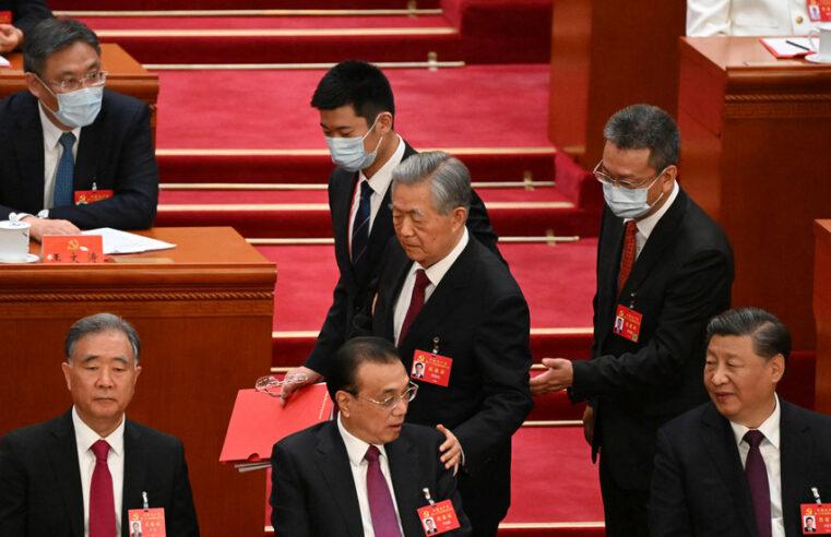 Ex-líder chinês sai abruptamente da assembléia chave — RT World News