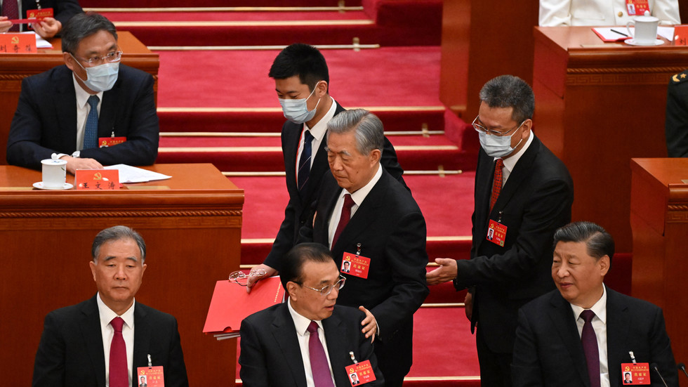 Ex-líder chinês sai abruptamente da assembléia chave — RT World News