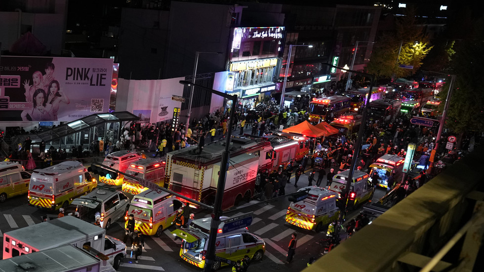 Muitos estrangeiros mortos na debandada de Seul — RT World News