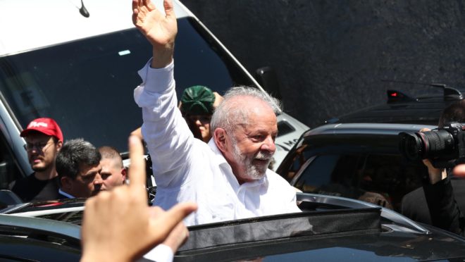 Autoridades e políticos parabenizam Lula pela vitória