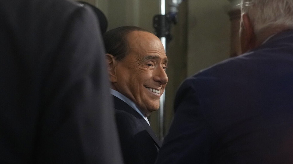Berlusconi sugere como acabar com o conflito na Ucrânia — RT World News