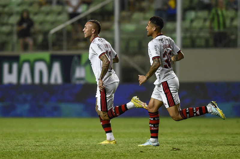 Com time reserva, Flamengo vence mais uma no Brasileirão