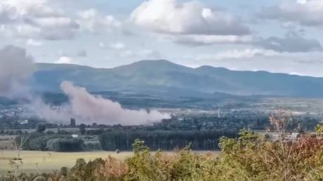 Explosão mortal explode em fábrica de armas na Europa Oriental