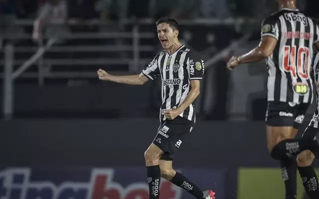 Flamengo tem interesse em Nacho Fernández, do Atlético-MG, diz jornalista