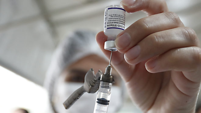 Governo libera vacina contra Covid em crianças a partir de 6 meses com comorbidades