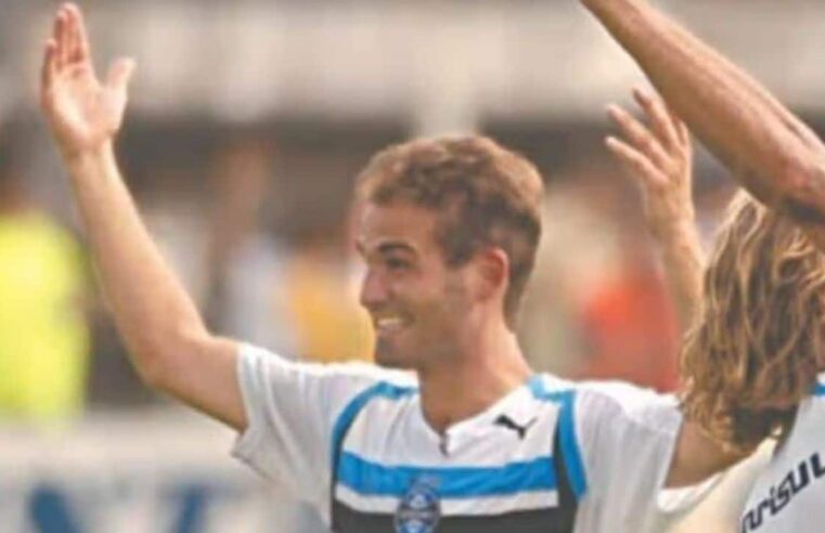 Há 17 anos, centroavante uruguaio deixava Grêmio vivo na Série B